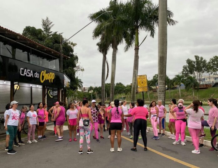Caminhada Outubro Rosa reúne mulheres na Linha Verde neste domingo (18), em Linhares