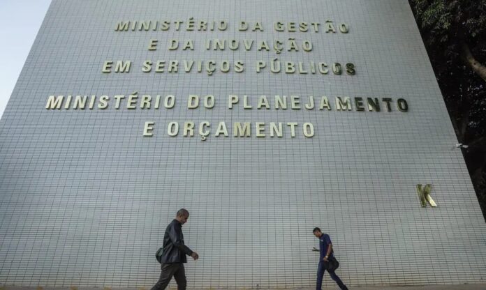 Governo pretende realocar R$ 20 bilhões no Orçamento de 2027