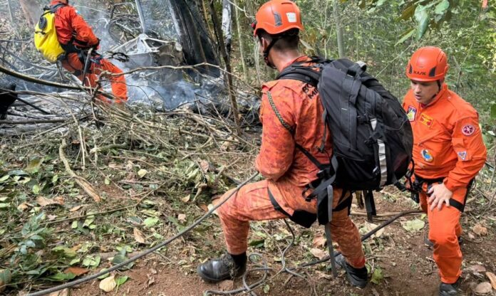 Justiça bloqueia bens de empresa por queda de helicóptero, no Rio