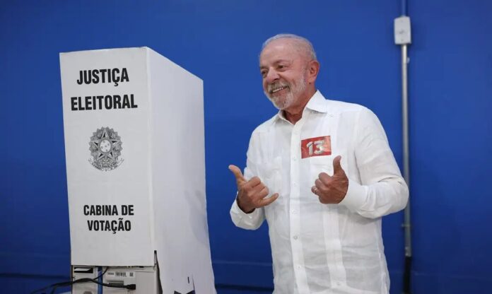 Lula vota e enaltece mobilização popular: 